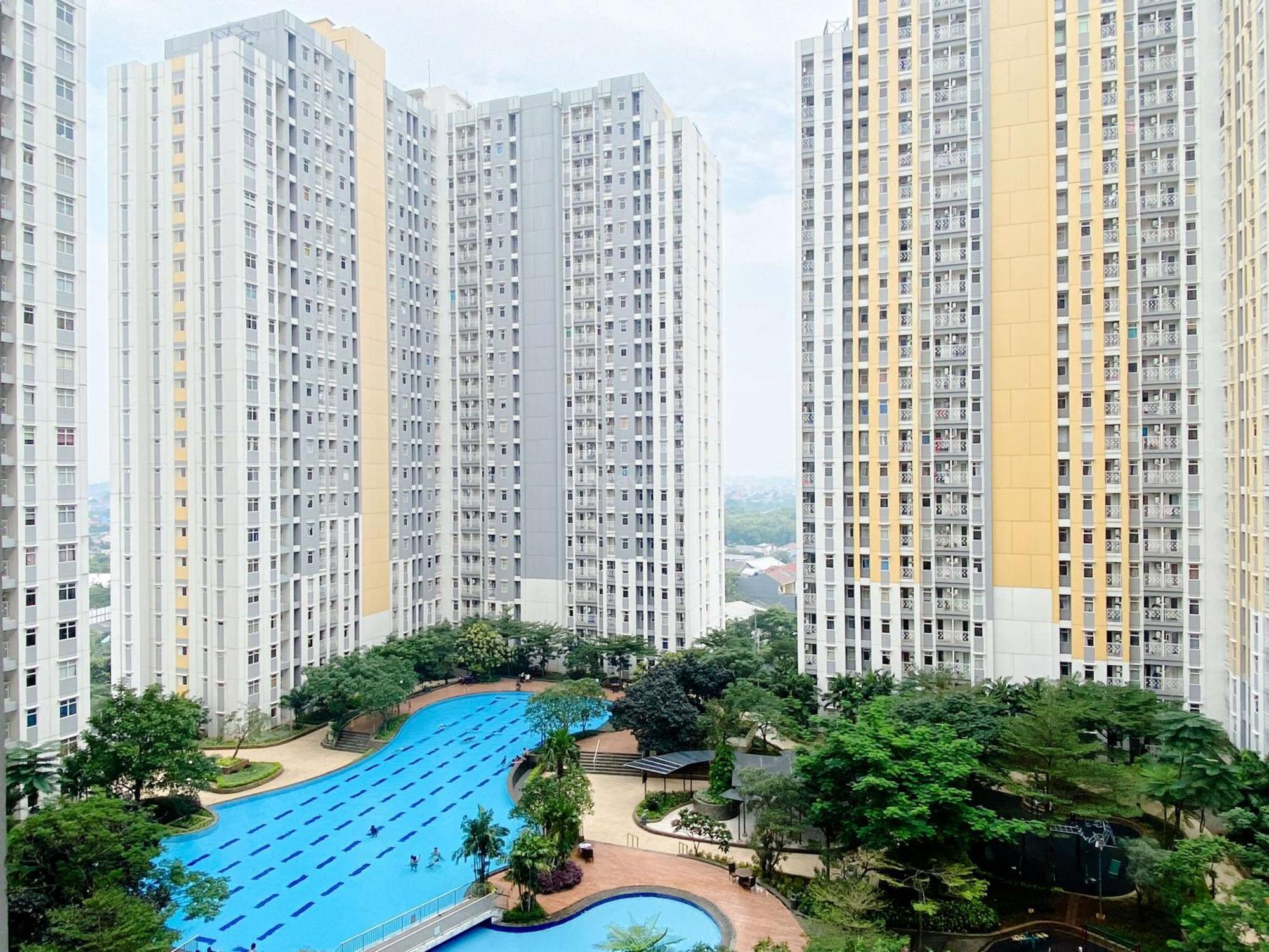 Homey And Simply Look Springlake Summarecon By Travelio Apartemen