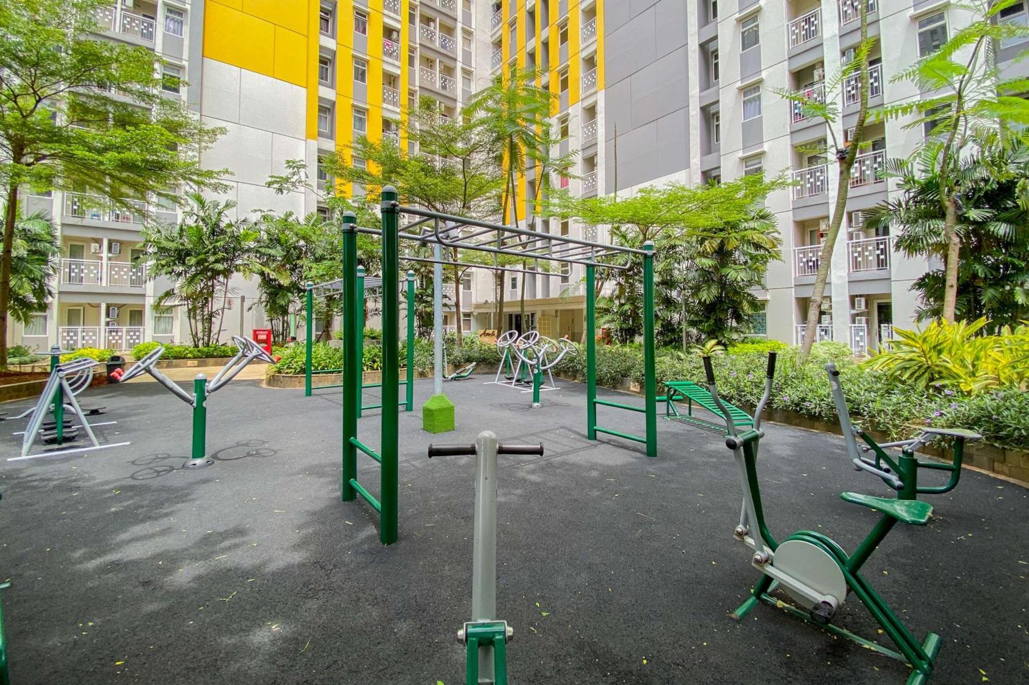 Homey And Simply Look Springlake Summarecon By Travelio Apartemen